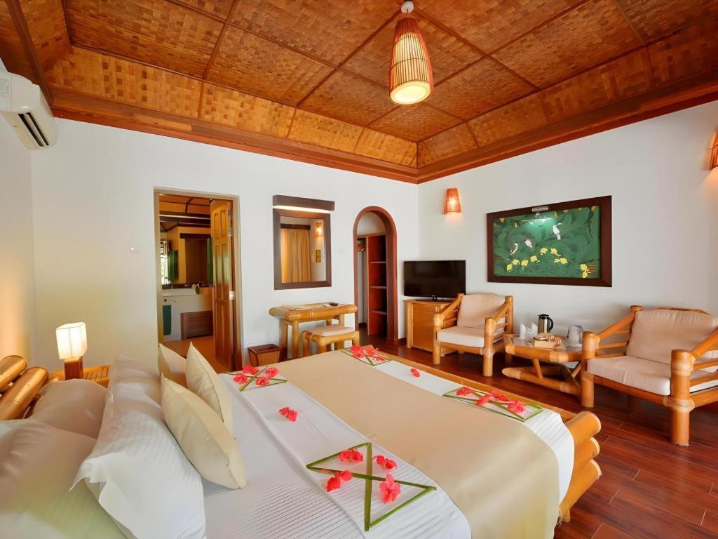 Angaga Island Resort And Spa Екстериор снимка