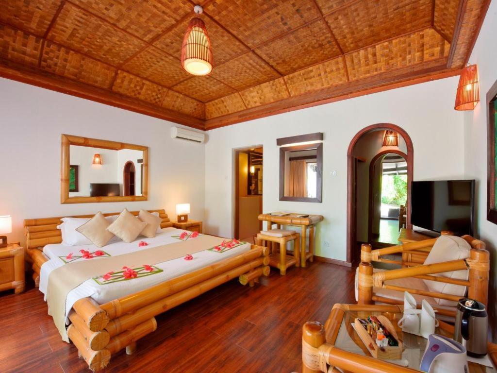 Angaga Island Resort And Spa Екстериор снимка