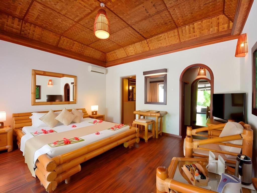 Angaga Island Resort And Spa Екстериор снимка