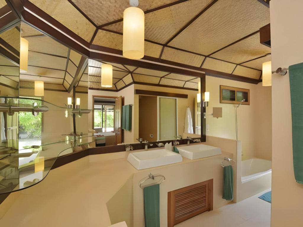 Angaga Island Resort And Spa Екстериор снимка