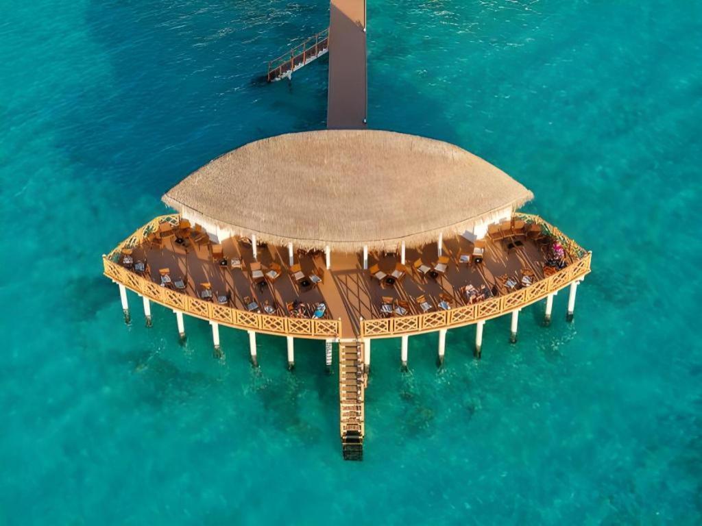Angaga Island Resort And Spa Екстериор снимка