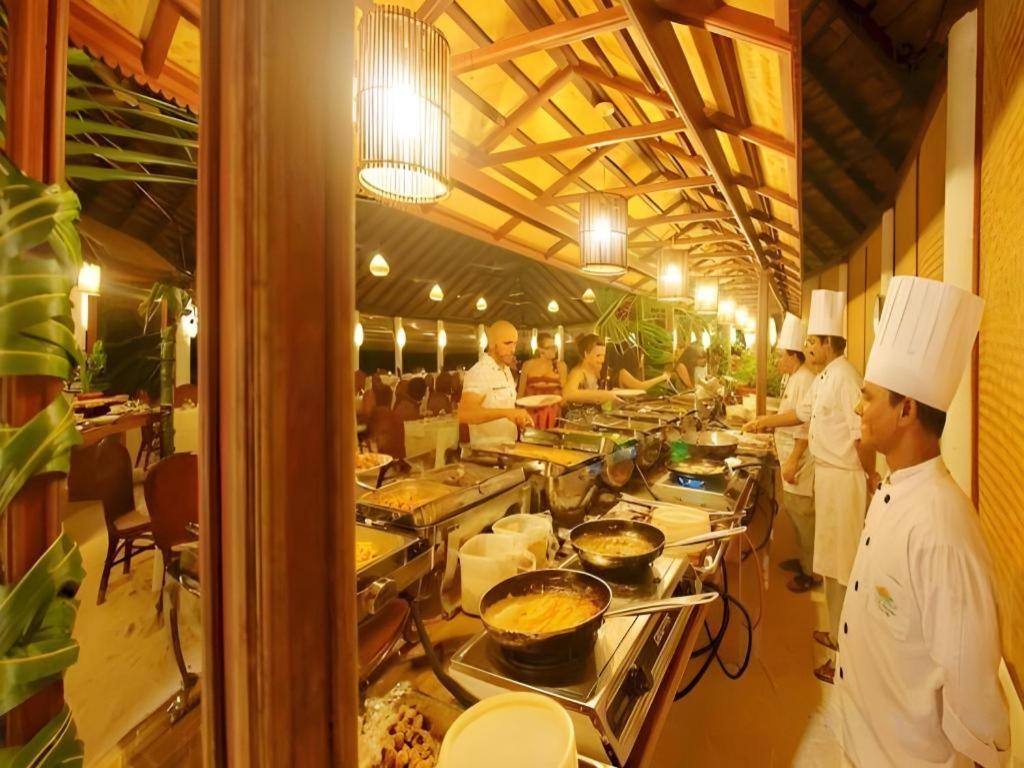 Angaga Island Resort And Spa Екстериор снимка